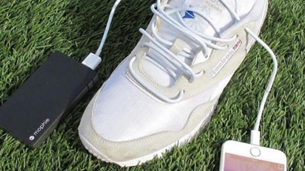 ಮೊಬೈಲ್ ಚಾರ್ಜರ್ ಅನ್ನೇ ಶೂಲೇಸ್ ಮಾಡಿಕೊಳ್ಳಿ.