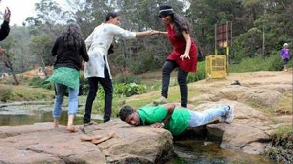 ನಮ್ಮ ದೇಶದಲ್ಲಿ ಇಂತಹ ಹುಡುಗರಿಗೇನು ಕಮ್ಮಿ ಇಲ್ಲ! ನಮ್ಮ ದೇಶದಲ್ಲಿ ಇಂತಹ ಹುಡುಗರಿಗೇನು ಕಮ್ಮಿ ಇಲ್ಲ!