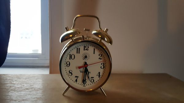 ಸಾಮಾನ್ಯ ಅಲಾರಾಂ ಗಡಿಯಾರ ಬಳಸಿ