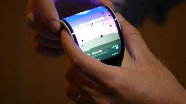 ಮಡುಚುವ ಮತ್ತು ವಿಸ್ತರಿಸಬಹುದಾದ ಸ್ಮಾರ್ಟ್‌ಫೋನ್!