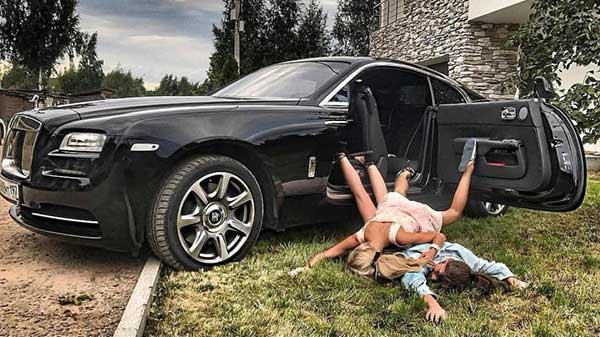 ಜಾರಿ ಬಿದ್ದ ಫೋಟೋ 07