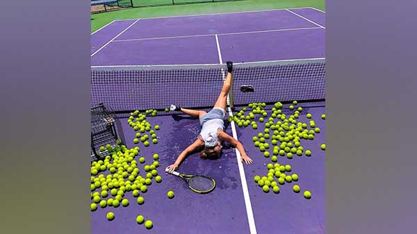 ಜಾರಿ ಬಿದ್ದ ಫೋಟೋ 03