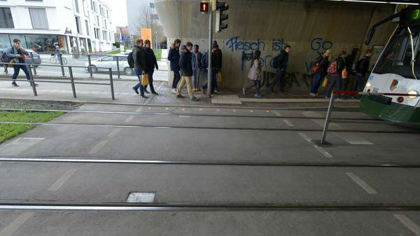 ರೋಡಿನಲ್ಲಿ ಎಲ್.ಇ.ಡಿ.ಯ ಸ್ಟ್ರಿಪ್! 