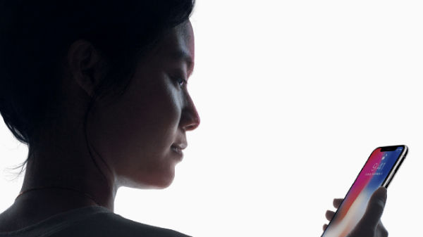 ಆಪಲ್ನಿಂದ ಡ್ಯುಯಲ್ ಫೇಸ್ ಐಡಿ: ಐಫೋನ್ ಅನ್ನು ನೀವಲ್ಲದೇ ಇನ್ನೋಬ್ಬರು ನೋಡಬಹುದು. ಆಪಲ್ನಿಂದ ಡ್ಯುಯಲ್ ಫೇಸ್ ಐಡಿ: ಐಫೋನ್ ಅನ್ನು ನೀವಲ್ಲದೇ ಇನ್ನೋಬ್ಬರು ನೋಡಬಹುದು.