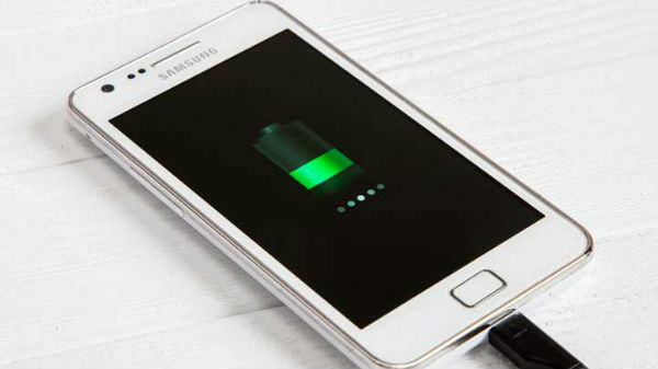 ರಾತ್ರಿಯಿಡಿ ಮೊಬೈಲ್ ಚಾರ್ಜ್ ಹಾಕುವುದರಿಂದ ಫೋನ್ ಹಾಳಾಗುತ್ತದೆ ರಾತ್ರಿಯಿಡಿ ಮೊಬೈಲ್ ಚಾರ್ಜ್ ಹಾಕುವುದರಿಂದ ಫೋನ್ ಹಾಳಾಗುತ್ತದೆ