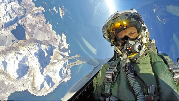 6. ಯುದ್ಧ ವಿಮಾನದಲ್ಲೂ ಫೋಟೋ