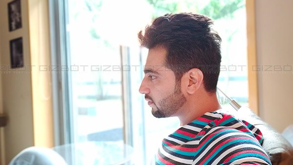 AI ಫೇಸ್‌ ಶೇಪರ್‌ನೊಂದಿಗೆ ಫ್ರಾಂಟ್‌ ಕ್ಯಾಮೆರಾ