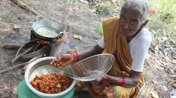 ಸೌದೆ ಒಲೆಯಲ್ಲಿ ನಾನ್‌ವೆಜ್