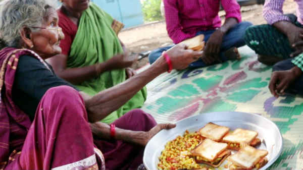 ಅದೆಷ್ಟು ಜನ ನೋಡಿದರೋ ಅದೆಷ್ಟು ಜನ ನೋಡಿದರೋ