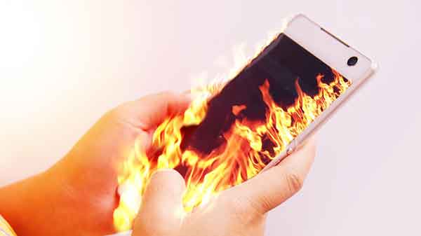 ನಿಮ್ಮ ಫೋನ್ ಅತಿಯಾಗಿ ಬಿಸಿಯಾಗುತ್ತಿರುವುದಕ್ಕೆ ಪರಿಹಾರ ಇಲ್ಲಿದೆ ನಿಮ್ಮ ಫೋನ್ ಅತಿಯಾಗಿ ಬಿಸಿಯಾಗುತ್ತಿರುವುದಕ್ಕೆ ಪರಿಹಾರ ಇಲ್ಲಿದೆ