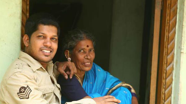 ಇಡ್ಲಿ ಮಾರಾಟ ಮಾಡಿ ಶಾಲೆಗೆ ಹೋಗುತ್ತಿದ್ದ! ಇಡ್ಲಿ ಮಾರಾಟ ಮಾಡಿ ಶಾಲೆಗೆ ಹೋಗುತ್ತಿದ್ದ!