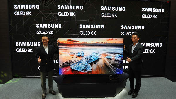 'ಸ್ಯಾಮ್ಸಂಗ್'ನ ವಿಶ್ವದ ಮೊದಲ 'QLED 8K' ಟಿವಿ ಲಾಂಚ್!..ಹೇಗಿದೆ ಗೊತ್ತಾ? 'ಸ್ಯಾಮ್ಸಂಗ್'ನ ವಿಶ್ವದ ಮೊದಲ 'QLED 8K' ಟಿವಿ ಲಾಂಚ್!..ಹೇಗಿದೆ ಗೊತ್ತಾ?