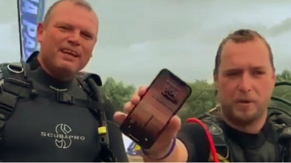 ಎರಡು ದಿನ ಸರೋವರದಲ್ಲಿ ಮುಳುಗಿದ್ದ 'ಐಫೋನ್ ಎಕ್ಸ್' ಕೆಲಸ ಮಾಡುತ್ತಿದೆ! ಎರಡು ದಿನ ಸರೋವರದಲ್ಲಿ ಮುಳುಗಿದ್ದ 'ಐಫೋನ್ ಎಕ್ಸ್' ಕೆಲಸ ಮಾಡುತ್ತಿದೆ!