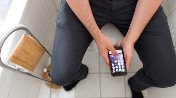 ಶೇ.57ರಷ್ಟು ಬ್ರಿಟಿಷರಿಂದ ಟಾಯ್ಲೆಟ್‌ನಲ್ಲಿ ಫೋನ್‌ ಬಳಕೆ