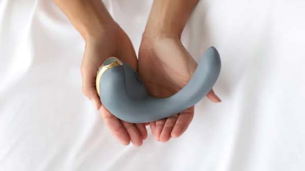 ಲೋರಾ ಡಿಕಾರ್ಲೋ- Lora DiCarlo Osé