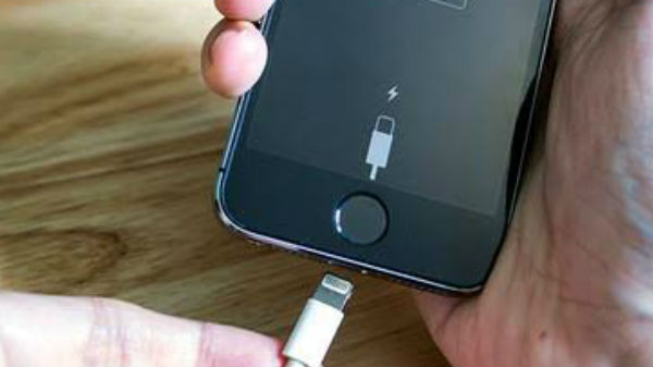 ಚಾರ್ಜ್ ಮಾಡುವಾಗ ಫೋನ್ ಬಳಕೆ ಬೇಡ ಚಾರ್ಜ್ ಮಾಡುವಾಗ ಫೋನ್ ಬಳಕೆ ಬೇಡ