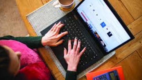 ಉದ್ಯೋಗಿಗಳು ಮನೆಯಿಂದ ಕೆಲಸ ಉದ್ಯೋಗಿಗಳು ಮನೆಯಿಂದ ಕೆಲಸ