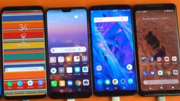 ಕ್ವಾಡ್ ಕ್ಯಾಮೆರಾ ಪೈಪೋಟಿ ಕ್ವಾಡ್ ಕ್ಯಾಮೆರಾ ಪೈಪೋಟಿ