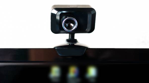 ಎಲ್ಇಡಿ ಲೈಟ್ ಬೆಂಬಲಿತ ವೆಬ್ಕ್ಯಾಮ್ಗಳಿಗೆ ಆದ್ಯತೆ ನೀಡಿ ಎಲ್ಇಡಿ ಲೈಟ್ ಬೆಂಬಲಿತ ವೆಬ್ಕ್ಯಾಮ್ಗಳಿಗೆ ಆದ್ಯತೆ ನೀಡಿ