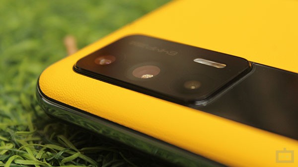 ತ್ರಿವಳಿ ಕ್ಯಾಮೆರಾ ರಚನೆ