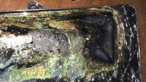 ಥರ್ಡ್ಪಾರ್ಟಿ ಅಥವಾ ನಕಲಿ ಬ್ಯಾಟರಿಗಳನ್ನು ಬಳಸುವುದು ಬೇಡ ಥರ್ಡ್ಪಾರ್ಟಿ ಅಥವಾ ನಕಲಿ ಬ್ಯಾಟರಿಗಳನ್ನು ಬಳಸುವುದು ಬೇಡ