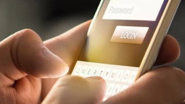 ಮೊಬೈಲ್ ಬ್ಯಾಂಕಿಂಗ್ ಸೇವೆಗಳಿಗೆ ಪ್ರವೇಶವನ್ನು ನಿರ್ಬಂಧಿಸಿ