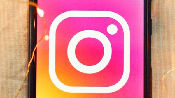 ನಿಮ್ಮ ಸ್ಟೋರೀಸ್‌ನಲ್ಲಿ ಹೊಸ ವರ್ಷದ ಸ್ಟಿಕ್ಕರ್‌ಗಳನ್ನು ಸೇರಿಸುವುದು ಹೇಗೆ?