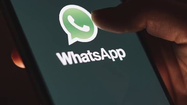 ಕಾಣಿಸಿಕೊಳ್ಳುವ ಕಾಣಿಸಿಕೊಳ್ಳುವ