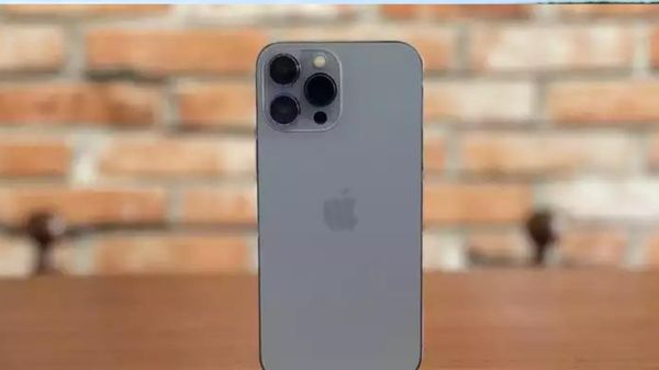 ಐಫೋನ್‌ನ ಸೆಕ್ಯುರಿಟಿ ಫೀಚರ್ ದುರ್ಬಳಕೆ ಮಾಡಿಕೊಂಡ ಕಳ್ಳ; 8 ಲಕ್ಷ ಪಂಗನಾಮ!   