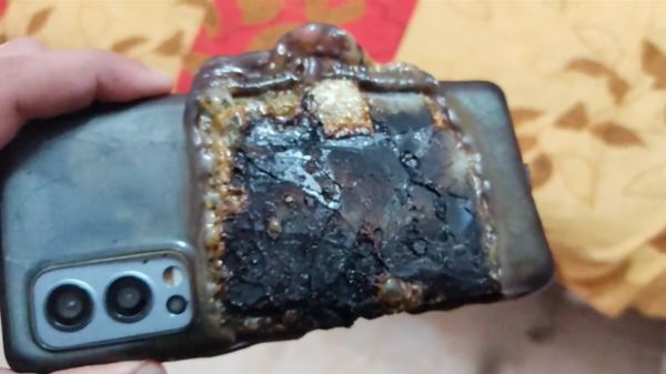 ಬೇಸಿಗೆ ಕಾಲದಲ್ಲಿ ನಿಮ್ಮ ಫೋನ್‌ಗಳು ಸ್ಫೋಟವಾಗದಂತೆ ತಡೆಯಲು ಈ ಕ್ರಮ ಅನುಸರಿಸಿ! 