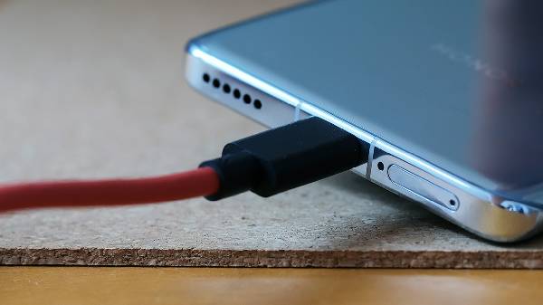 ಒಂದು ವೇಳೆ ಫೋನ್‌ ಚಾರ್ಜರ್‌ ಕೈ ಕೊಟ್ರೆ, ಯಾವುದಕ್ಕೂ ಈ ಚಾರ್ಜರ್‌ ಇರಲಿ!