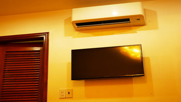 ಸ್ಮಾರ್ಟ್‌ಟಿವಿ ಬಳಿಯೇ ಎಸಿ ಇದೆಯೇ? ಈಗಲೇ ಬದಲಾಯಿಸಿ, ಯಾಕಂದ್ರೆ!?   