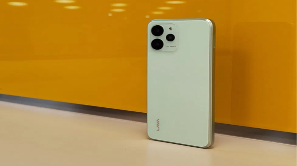 ಸ್ವದೇಶಿ ಬ್ರ್ಯಾಂಡ್‌ನ ಈ ಫೋನಿಗೆ ಈಗ ಸಖತ್ ಡಿಸ್ಕೌಂಟ್‌!..ಕಡಿಮೆ ಬೆಲೆಗೆ ಲಭ್ಯ!