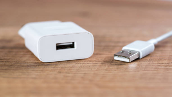 ಮೊಬೈಲ್‌ ಚಾರ್ಜರ್‌ ಖರೀದಿಸುವಾಗ ಈ ತಪ್ಪು ಮಾಡದಿರಿ!..ಯಾಕೆ ಗೊತ್ತಾ?