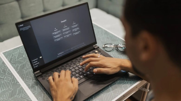 ChatGPT ಪ್ರತಿ ಚಾಟ್ಗೆ ಅರ್ಧ ಲೀಟರ್ ನೀರು ಕುಡಿಯುತ್ತೆ! ಶಾಕ್ ಆಗ್ಬೇಡಿ... ChatGPT ಪ್ರತಿ ಚಾಟ್ಗೆ ಅರ್ಧ ಲೀಟರ್ ನೀರು ಕುಡಿಯುತ್ತೆ! ಶಾಕ್ ಆಗ್ಬೇಡಿ...