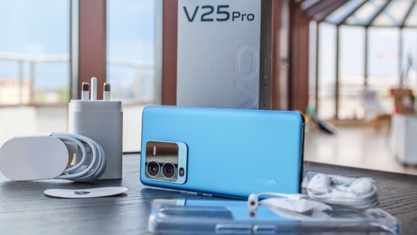 ವಿವೋ V25 ಪ್ರೊ 5G ಬೆಲೆಯಲ್ಲಿ ಭಾರೀ ಇಳಿಕೆ!..ಫೋನ್ ಖರೀದಿಸೋಕೆ ಇದು ಸಕಾಲ! ವಿವೋ V25 ಪ್ರೊ 5G ಬೆಲೆಯಲ್ಲಿ ಭಾರೀ ಇಳಿಕೆ!..ಫೋನ್ ಖರೀದಿಸೋಕೆ ಇದು ಸಕಾಲ!