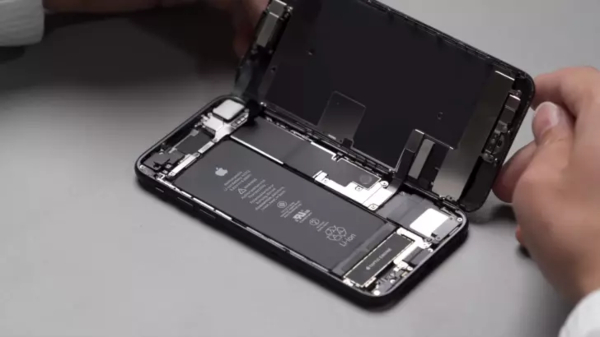 ತಪ್ಪೊಪ್ಪಿಕೊಂಡ ಆಪಲ್... ಈ ಹಳೇ ಐಫೋನ್ಗಳನ್ನು ಹೊಂದಿರುವವರಿಗೆ 5000ರೂ. ಪರಿಹಾರ ತಪ್ಪೊಪ್ಪಿಕೊಂಡ ಆಪಲ್... ಈ ಹಳೇ ಐಫೋನ್ಗಳನ್ನು ಹೊಂದಿರುವವರಿಗೆ 5000ರೂ. ಪರಿಹಾರ