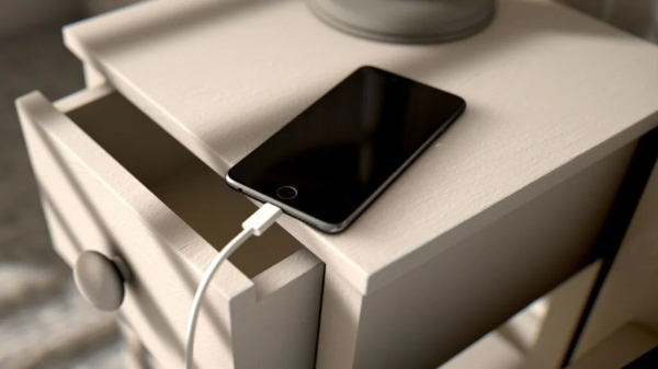 ಚಾರ್ಜ್‌ ಆಗುವಾಗ ಐಫೋನ್‌ ಪಕ್ಕದಲ್ಲೇ ಮಲಗುವವರಿಗೆ ಗಂಭೀರ ಎಚ್ಚರಿಕೆ ನೀಡಿದ ಆಪಲ್!