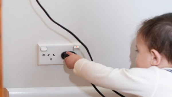 ಮೊಬೈಲ್‌ ಚಾರ್ಜರ್‌ ಶಾಕ್‌ ಹೊಡೆದು 8 ತಿಂಗಳ ಮಗು ಸಾವು; 