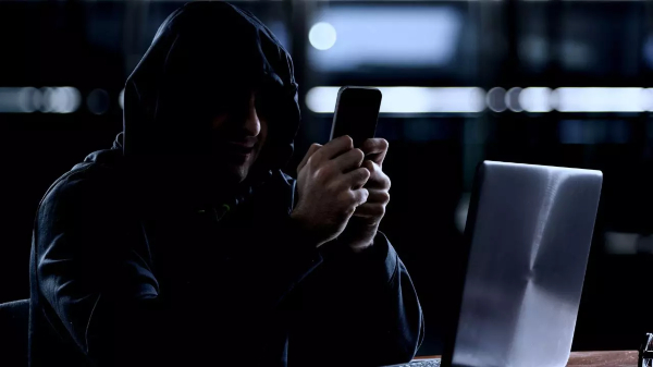 ಈ ನಕಲಿ ಆಪ್ WhatsApp ಸೇರಿದಂತೆ ಎಲ್ಲಾ ಇತರೆ ಆಪ್‌ಗಳಿಂದ ಮಾಹಿತಿ ಕದಿಯುತ್ತೆ!