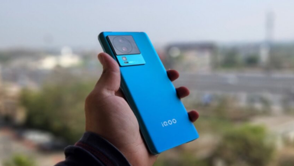 ಈ ಫೋನ್‌ ಬೆಲೆಯಲ್ಲಿ 2000ರೂ. ಇಳಿಕೆ!..ಇದರ ಲುಕ್‌ ಬೊಂಬಾಟ್‌!