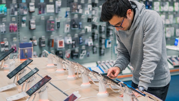 ಹೊಸ ಮೊಬೈಲ್‌ ಖರೀದಿಸುವಾಗ ಈ ಎಡವಟ್ಟು ಮಾಡಿಕೊಳ್ಳಬೇಡಿ!..ಆಯ್ಕೆ ನಿಮ್ಮದು!