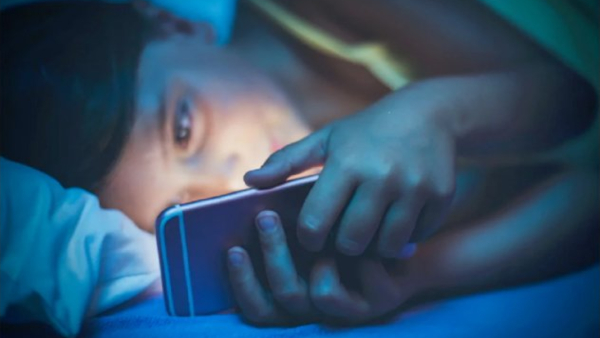 ಸ್ಮಾರ್ಟ್‌ಫೋನ್‌ನಿಂದ ಕಣ್ಣುಗಳನ್ನು ರಕ್ಷಿಸಬೇಕಾದ್ರೆ ಈ ಕ್ರಮಗಳನ್ನು ಅನುಸರಿಸಿ