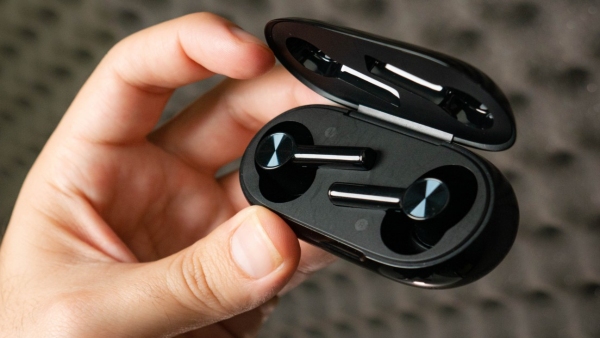 ಅತ್ಯುತ್ತಮ ಇಯರಬಡ್ಸ್‌ ಲಿಸ್ಟ್‌ ಇಲ್ಲಿದೆ.. ಇದ್ರಲ್ಲಿ ನಿಮ್ಮ ಆಯ್ಕೆ ಯಾವುದು?