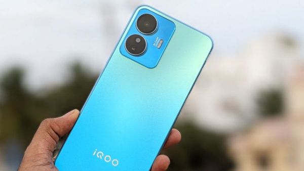 ಈ ಸ್ಟೈಲಿಶ್‌ ಫೋನಿಗೆ ಲಭ್ಯವಿರುವ ಹಬ್ಬದ ಆಫರ್‌ ಬೆಲೆಗೆ ಗ್ರಾಹಕರು ಫಿದಾ!