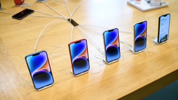 ಮಾರುಕಟ್ಟೆಯಲ್ಲಿ ಸದ್ಯ ಈ ಫೋನ್‌ಗಳೆ ಫುಲ್‌ ಟ್ರೆಂಡಿಂಗ್‌!..ಲಿಸ್ಟ್‌ ಇಲ್ಲಿದೆ!