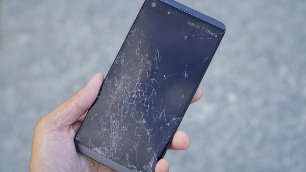 ಫೋನ್‌ನ ಡಿಸ್‌ಪ್ಲೇ ಒಡೆದು ಹೋದ್ರೆ  ಚಿಂತೆ ಬೇಡ,ತಾನೇ ಸರಿಮಾಡಿಕೊಳ್ಳುತ್ತೆ...