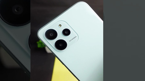 ಐಫೋನ್‌ನಂತೆ ಕಾಣುವ ಈ ಫೋನಿನ ಬೆಲೆಯಲ್ಲಿ ಈಗ ಭಾರೀ ಇಳಿಕೆ!