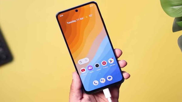 ಹೊಸ ಫೋನ್‌ ಖರೀದಿಸುವ ಗ್ರಾಹಕರಿಗೆ ಖುಷಿ!..ಈ ಫೋನ್‌ ಬೆಲೆಯಲ್ಲಿ ಇಳಿಕೆ!