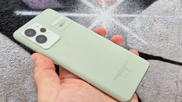 ರಿಯಲ್‌ಮಿಯ ಈ ಫೋನಿಗೆ ಭಾರೀ ಆಫರ್‌!..ಇದರ ಲುಕ್‌ಗೆ ಗ್ರಾಹಕರು ಫಿದಾ!